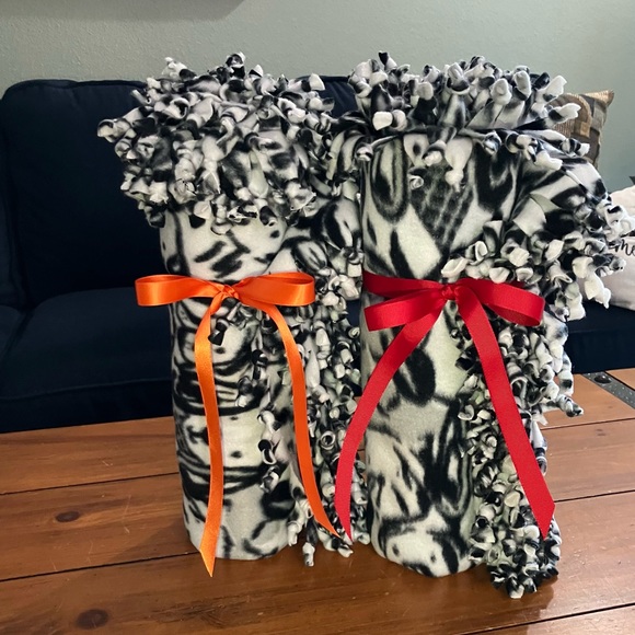 Sketched Puppy Dog Fleece Blanket - Picture 12 of 13